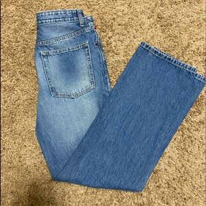 Straight leg, high rise jeans.